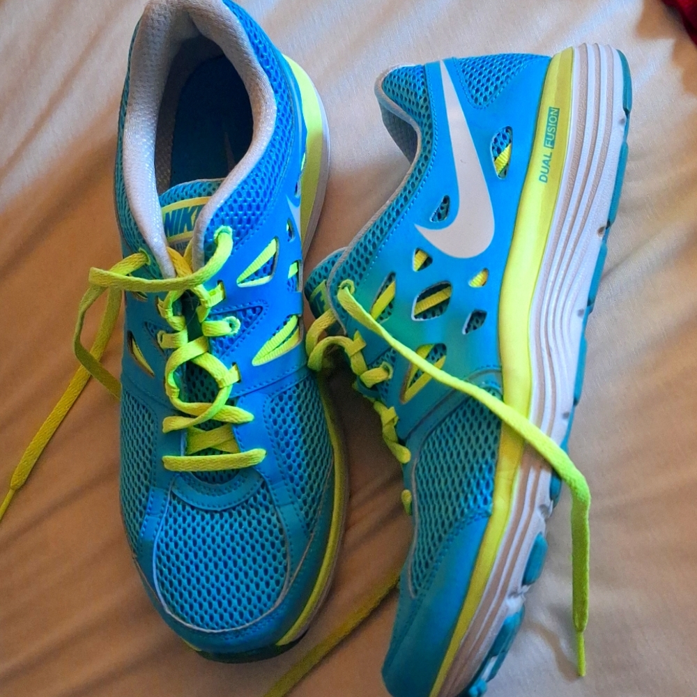 Nike Dual Fusion Tennis Shoes, Size 10, Teal
